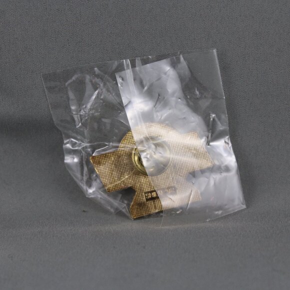 Vintage Colled Pin - Hard Rock Cafe Skydome official Logo - Stamped Pin - Picture 2 of 3